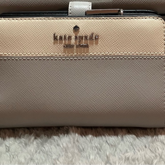 NWT Kate Spade Two-Tone Cream and Gray Wallet